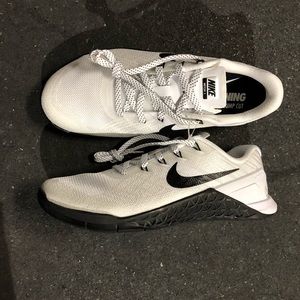 Woman’s Nike Metcon 3